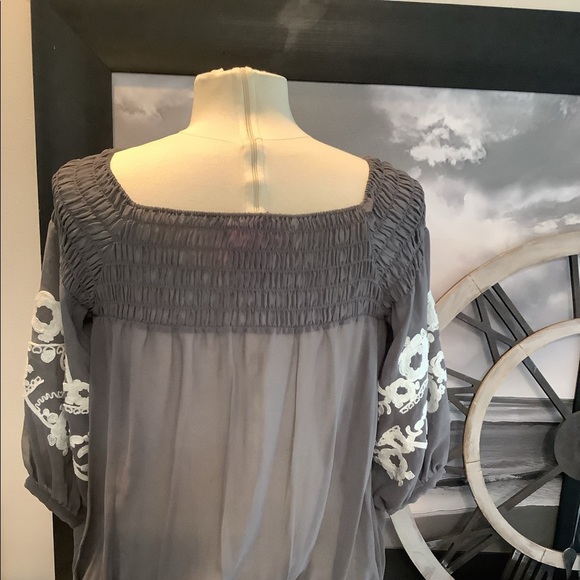 Twelve By Twelve Sheer Grey Floral Embroidered Sleeve Off Shoulder Boho Top XS - Picture 4 of 8